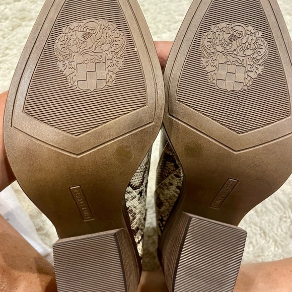 Vince Camuto Gradina python snakeskin booties women’s size 8 brand new in box - Picture 6 of 8